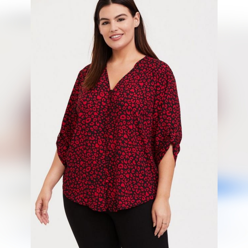 Torrid Harper Leopard Red Black Roll Tab Sleeve Tunic Shirt Size 2 (18-20)